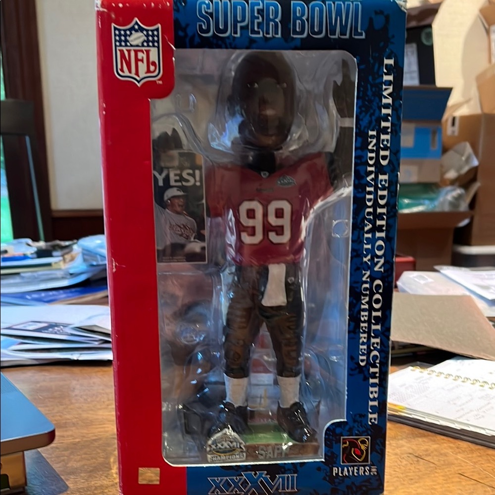 Warren Sapp, Super Bowl NFL collectible statue bobble head